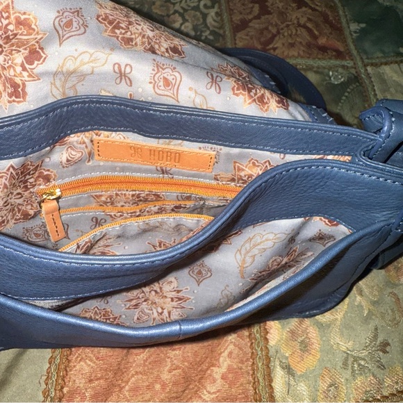 5 piece Bundle of Hobo Purses and Wallets - Picture 14 of 14